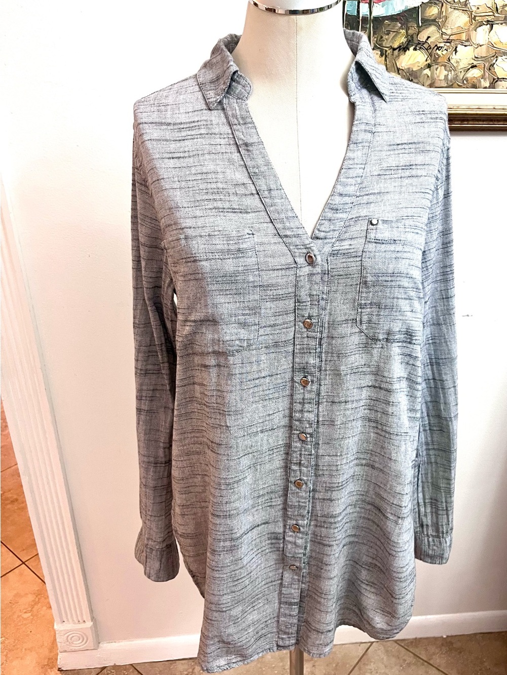 Men's Casual Light Gray Button-Down Shirt with Subtle Texture